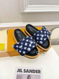 Picture of Louis Vuitton Slippers _SKULVcoloursz38-45ZX0116375